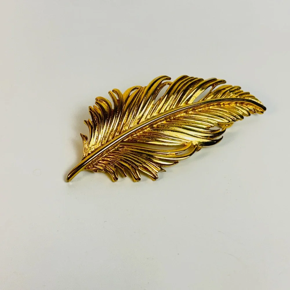 Vintage Feather Brooch Gold Tone Textured Statement Boho Cottagecore Pin